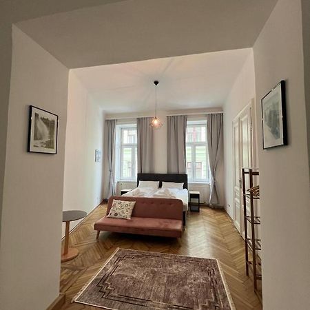 Centrally-Located Authentic Apartment Viena Exterior foto