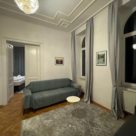 Centrally-Located Authentic Apartment Viena Exterior foto