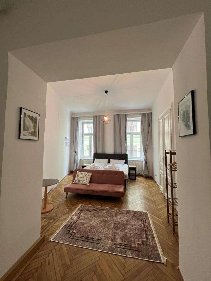 Centrally-Located Authentic Apartment Viena Exterior foto