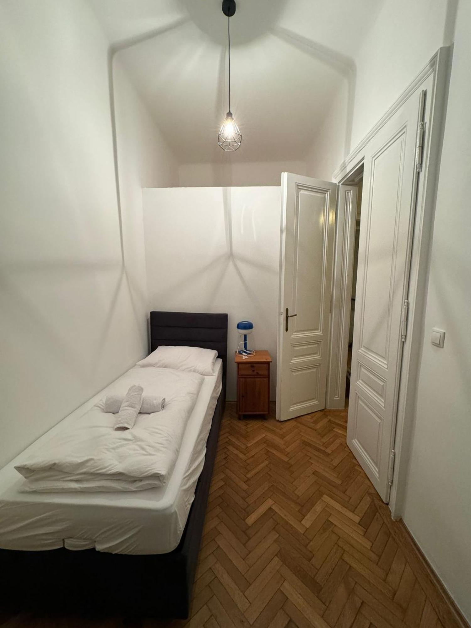 Centrally-Located Authentic Apartment Viena Exterior foto