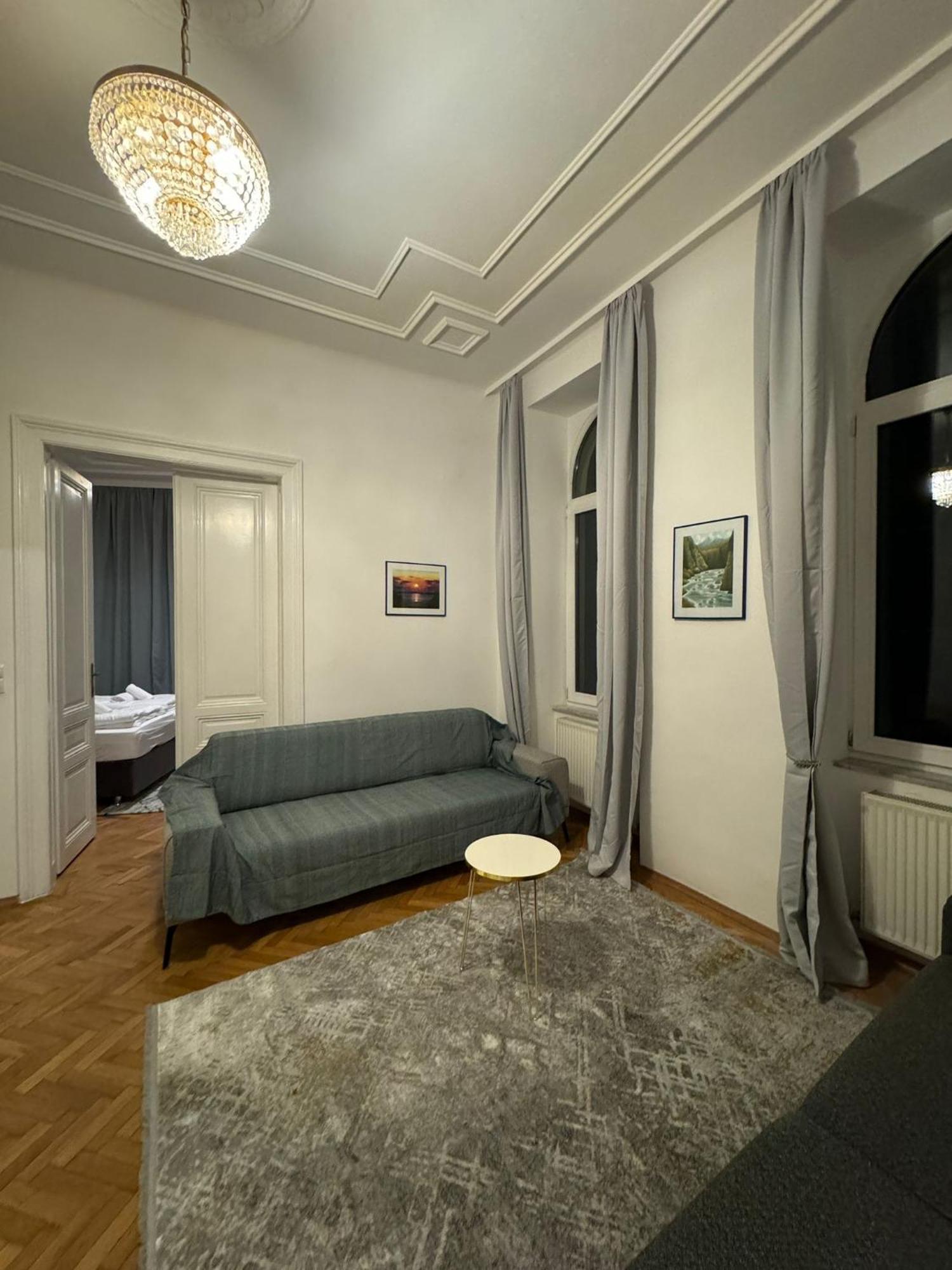 Centrally-Located Authentic Apartment Viena Exterior foto