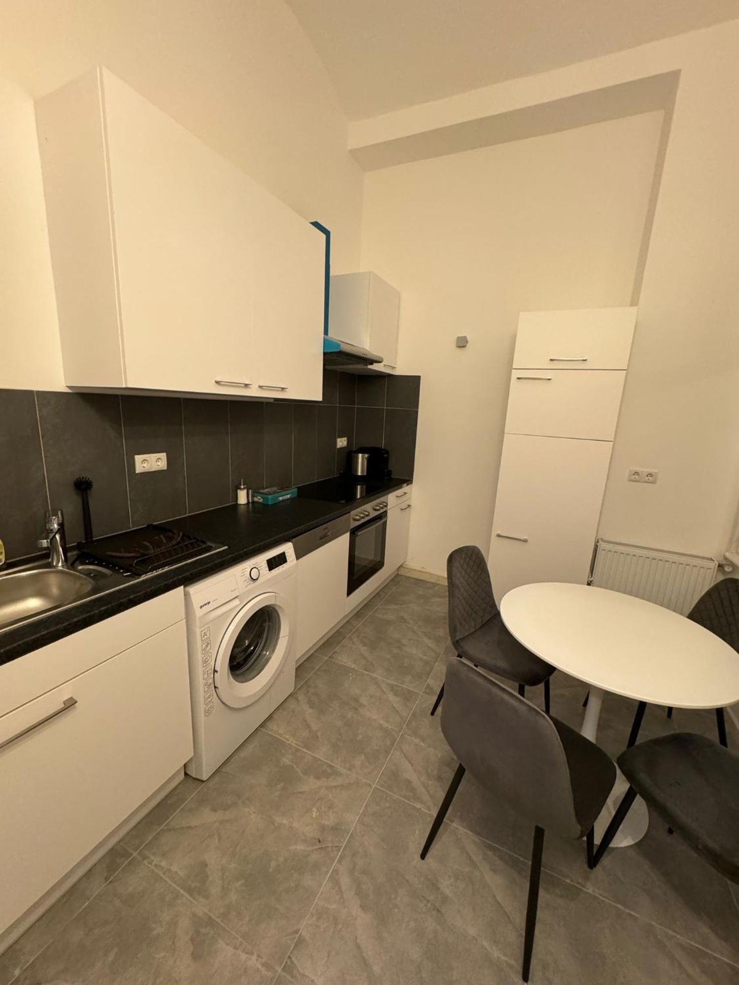 Centrally-Located Authentic Apartment Viena Exterior foto