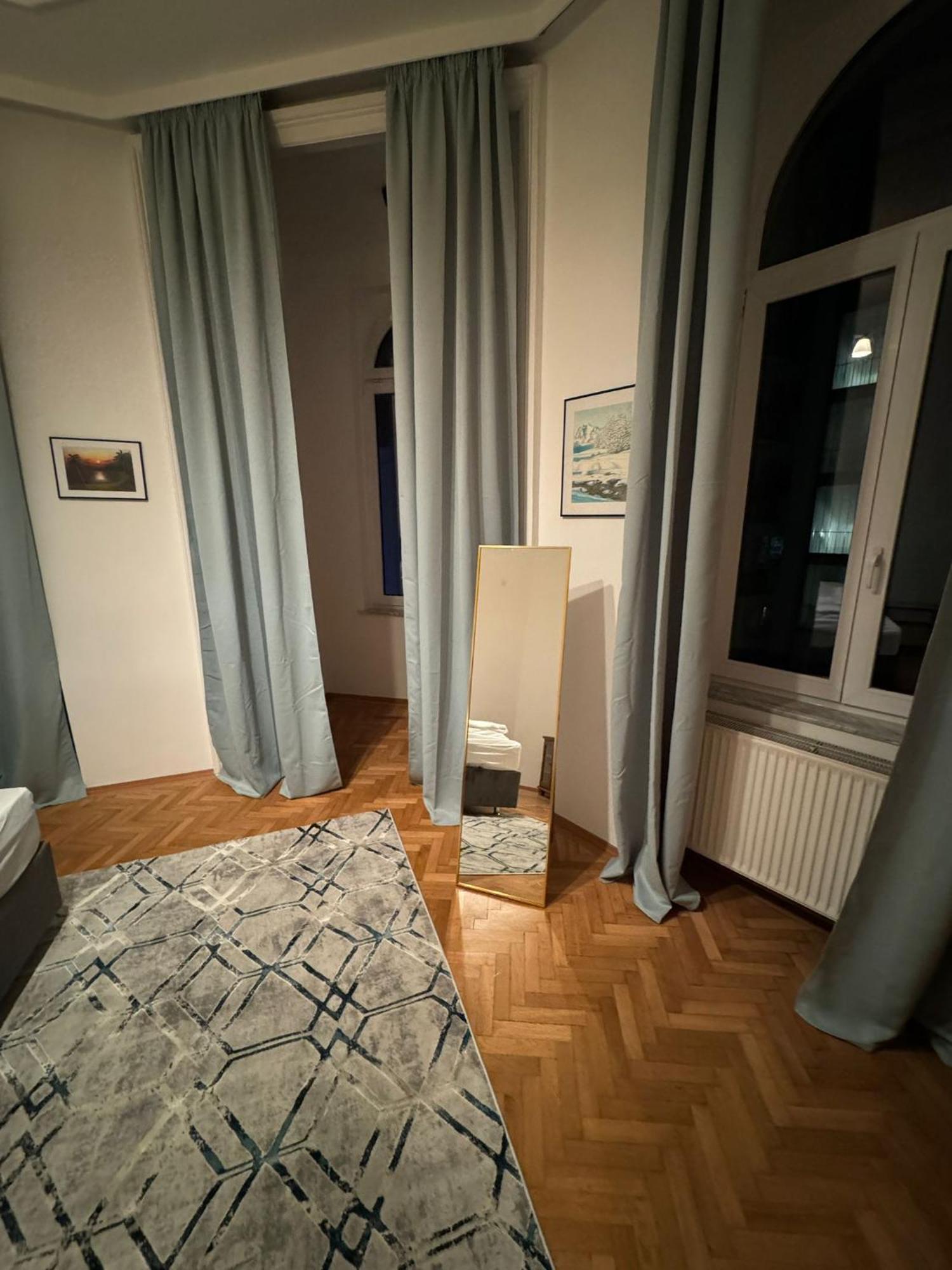 Centrally-Located Authentic Apartment Viena Exterior foto