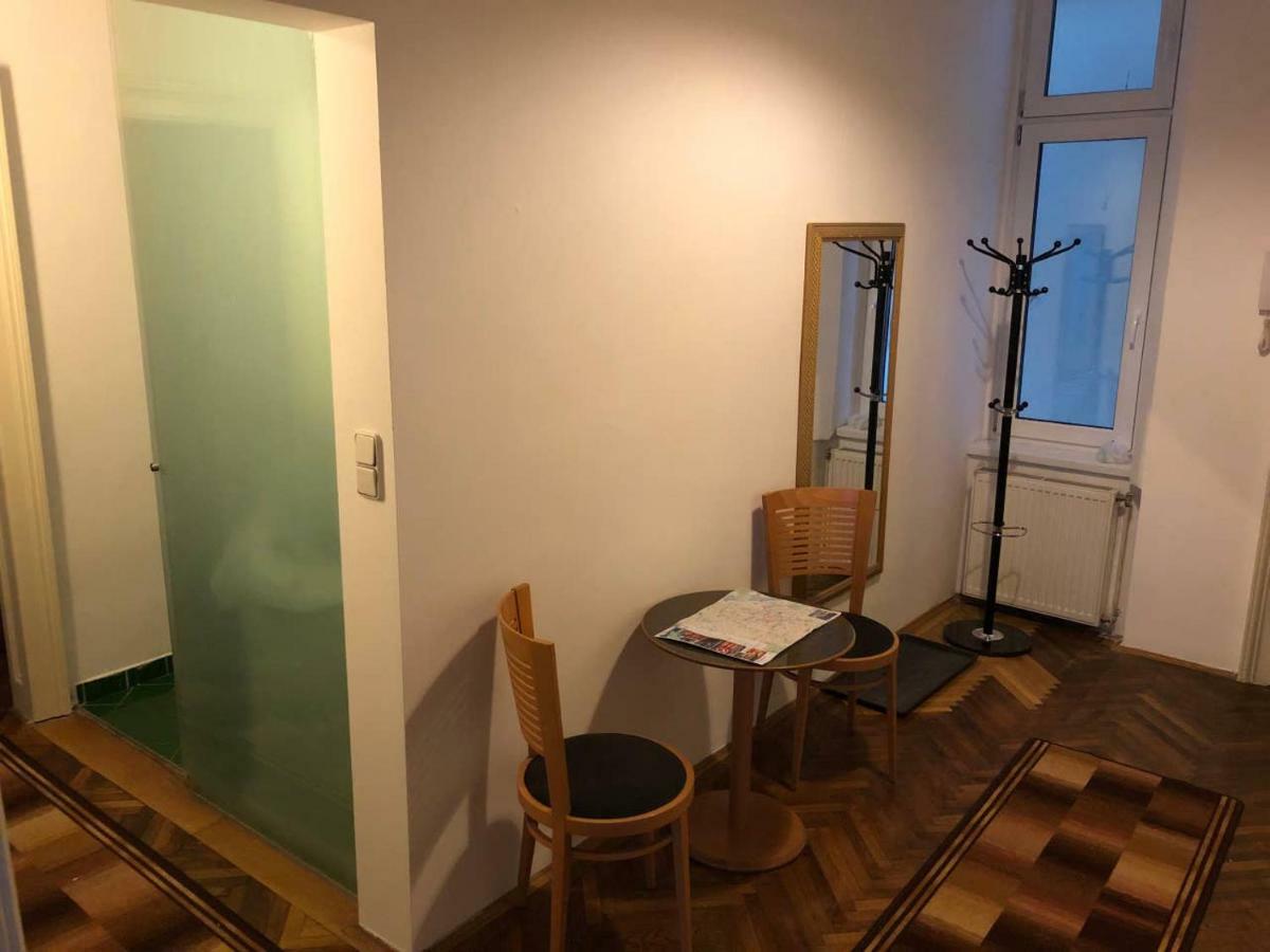 Centrally-Located Authentic Apartment Viena Exterior foto